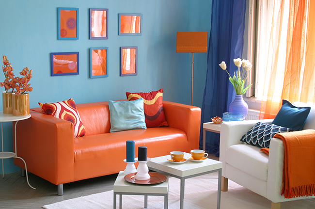 Сине-оранжевые цвета на шторах